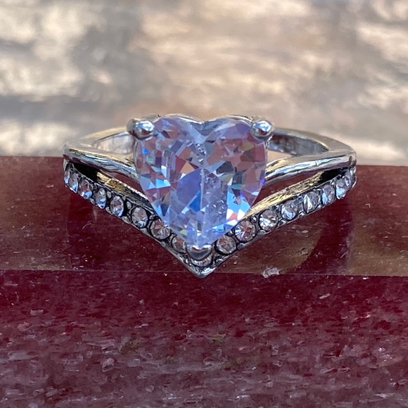 Exquisite White Sapphire 925 Sterling Silver Heart Shaped Ring Size 5 1/2 - Picture 10 of 15